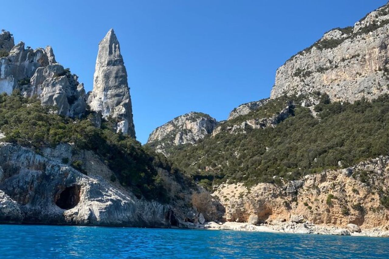 Da Arbatax: Tour in gommone a Cala Mariolu e Cala Goloritzè — 4