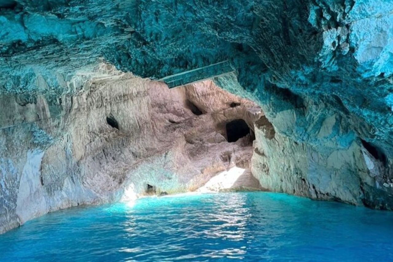 Spiaggia del relitto di Zante con tour della terra e del mare delle grotte blu — 8