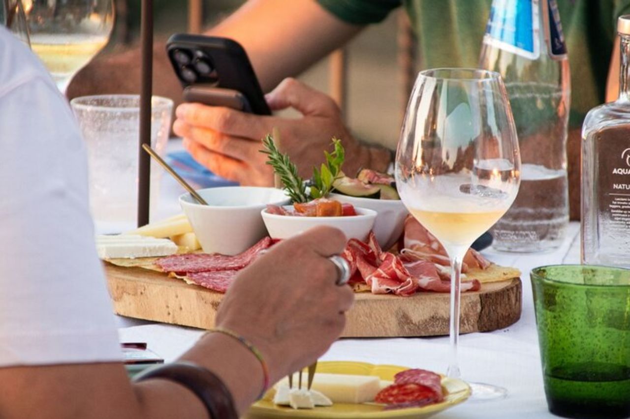 Palau Wine Tasting in una cantina gallurese — 2