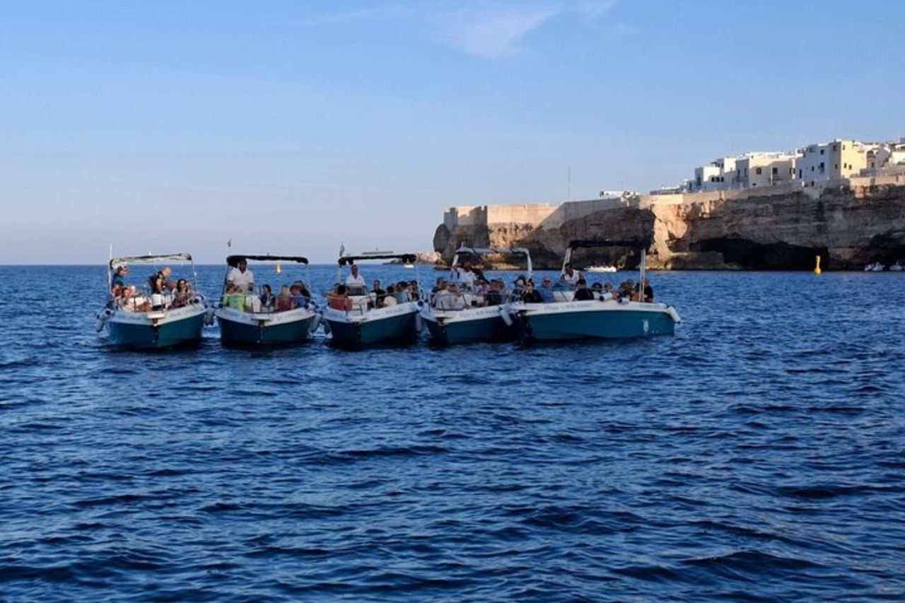 Gita in barca per le grotte di Polignano a Mare — 7
