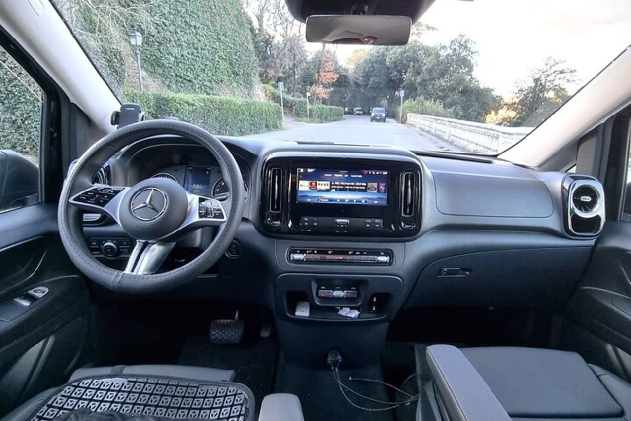 Luxury Chauffeur Service da Grotta Giusti o Montecatini a Firenze — 2