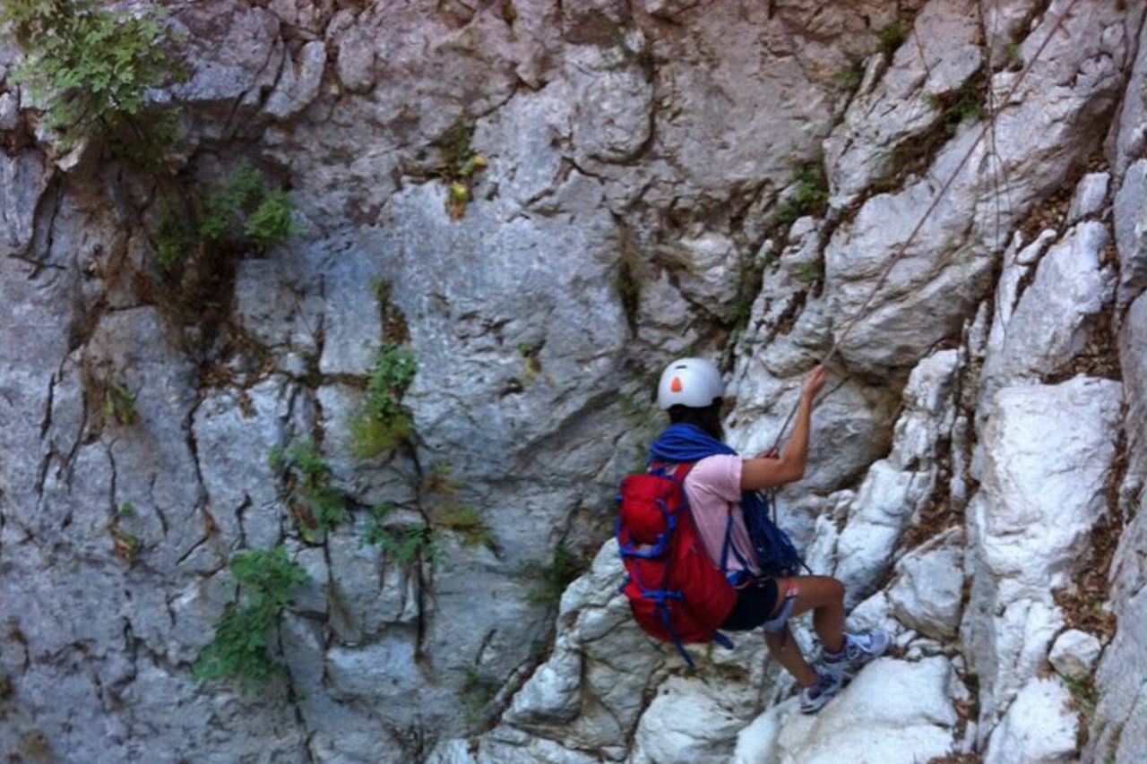 Arrampicata su roccia nel Canyon del Fuili con trasferimento da Cala Gonone — 4