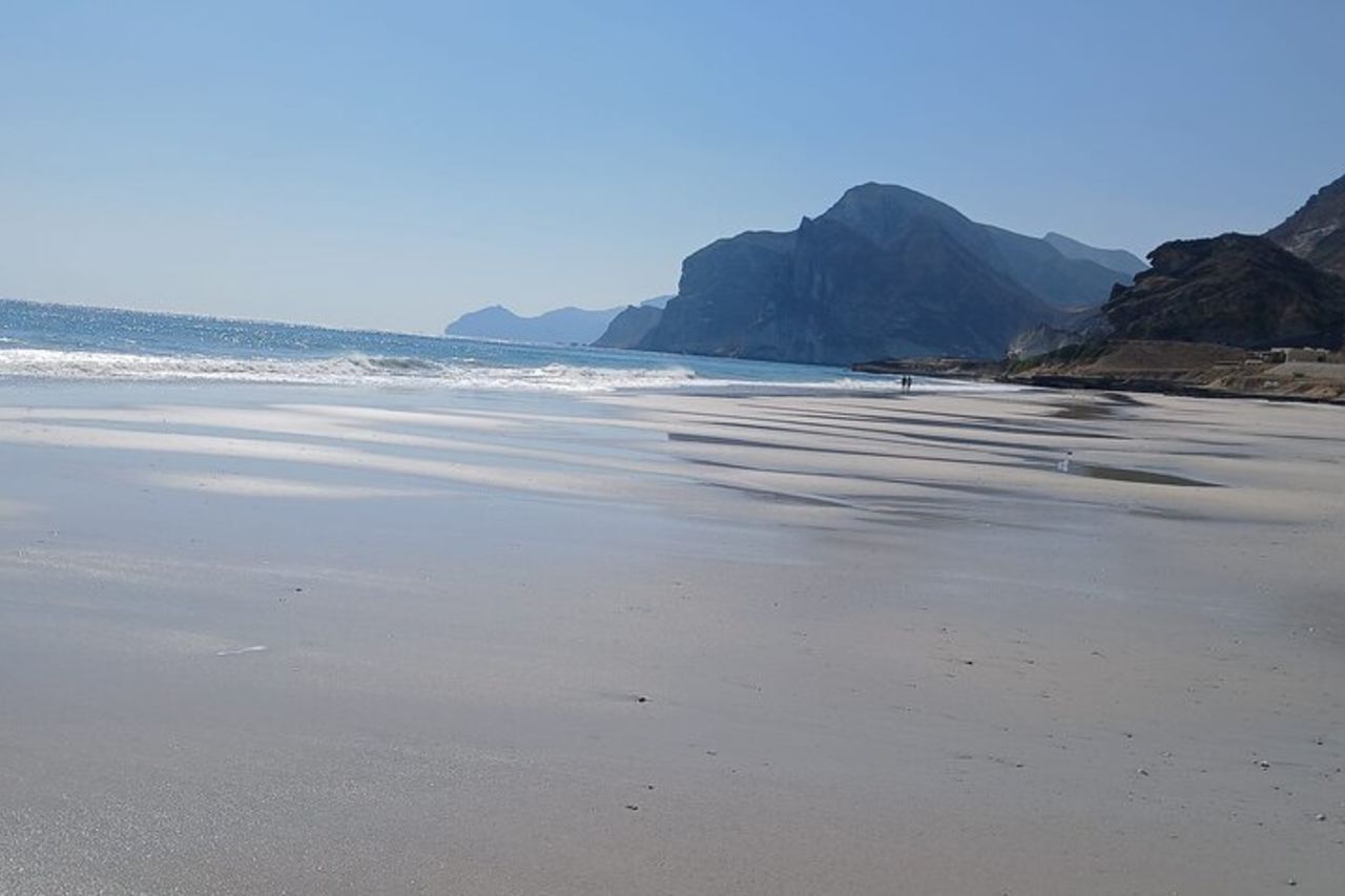 West Salalah Tour - Caraibi d'Oriente - Spiaggia di Fazayah con città — 9
