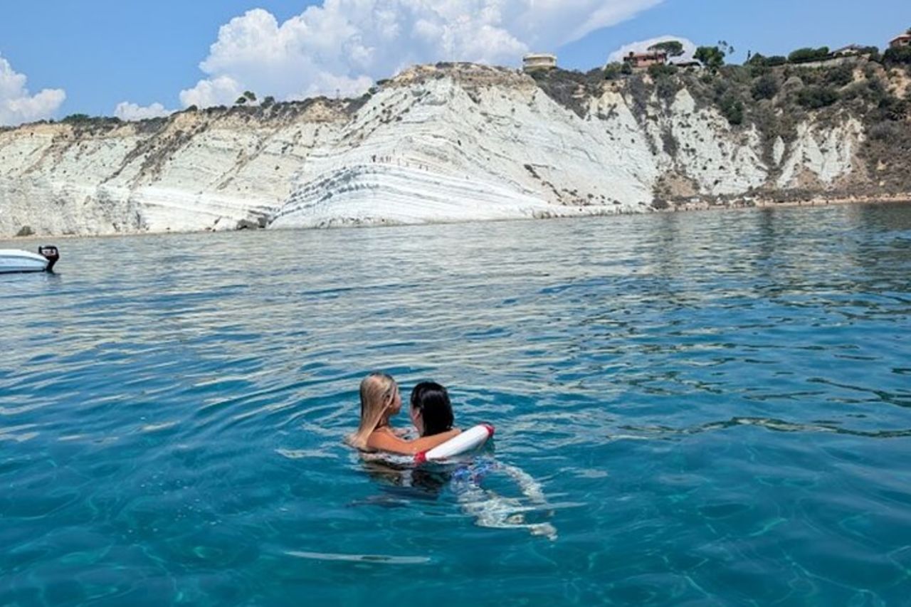 Scala dei Turchi in 3.5 ore,tour in gommone con soste per nuotare — 3