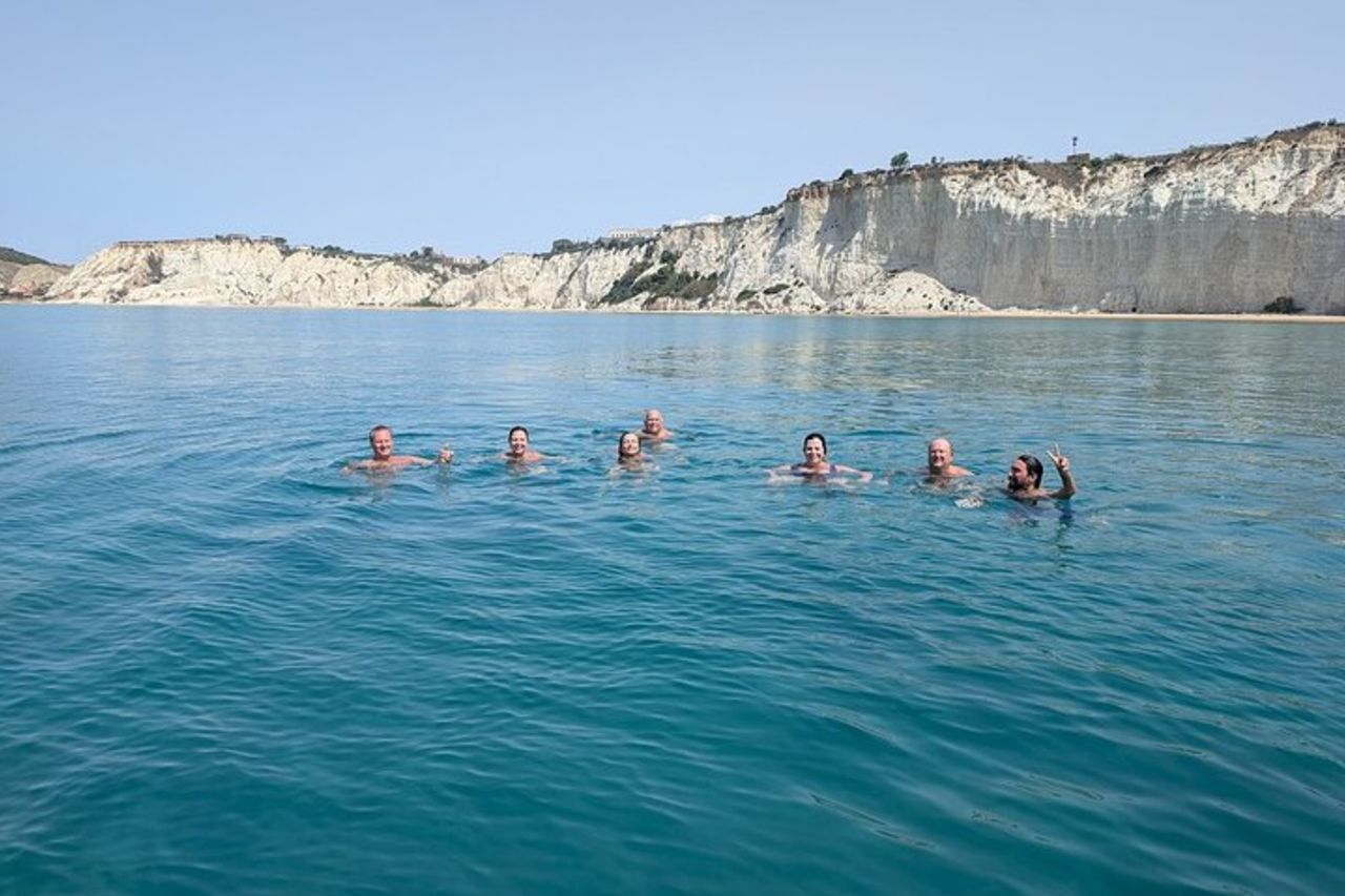 Tour privato in barca con aperitivo alla Scala Dei Turchi — 4