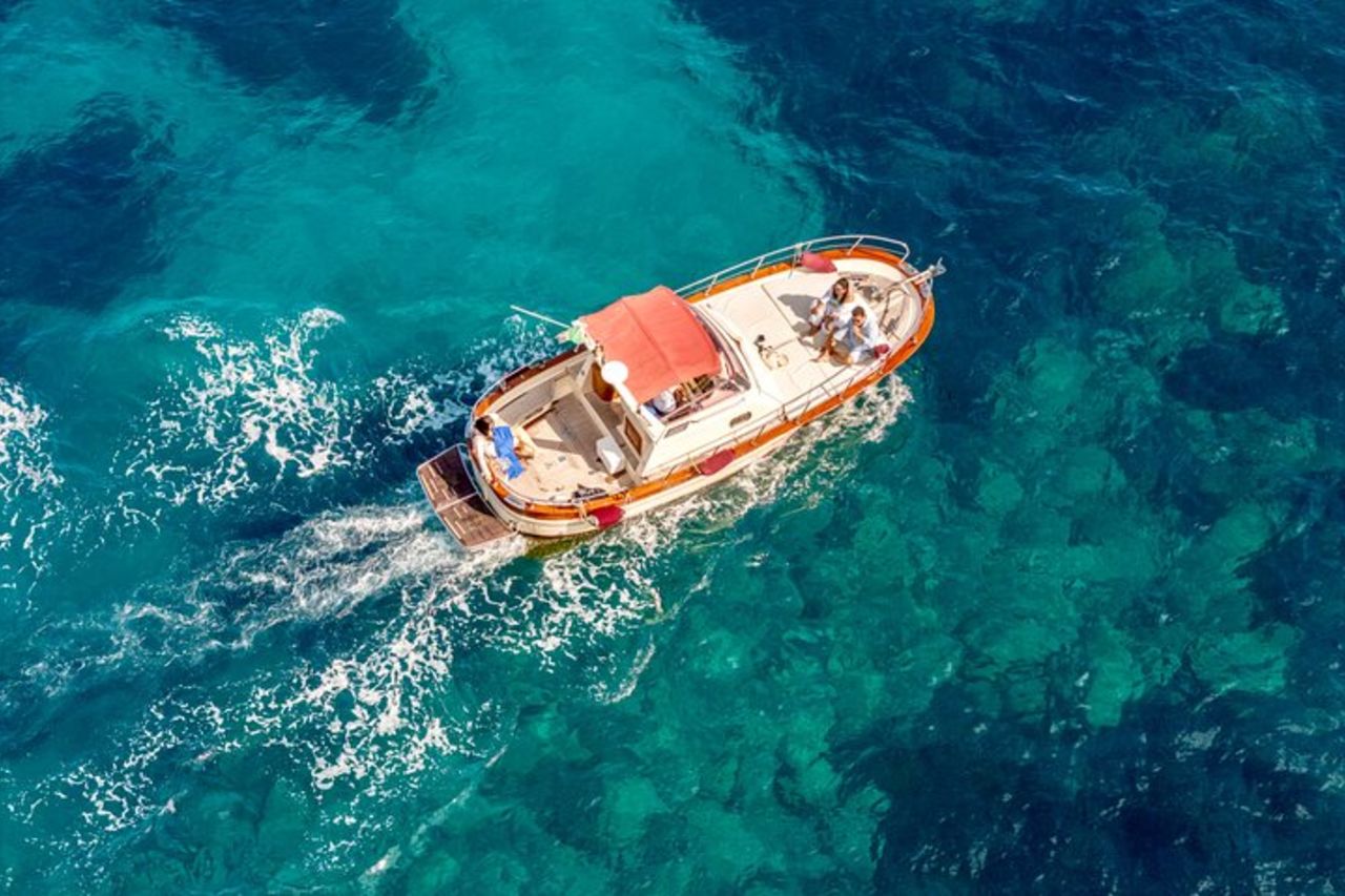 Tour Privato in Barca di 3 ore nell'isola di Capri