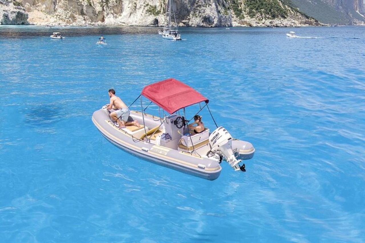 Da Cala Gonone: noleggio GOMMONE fino a 6 persone