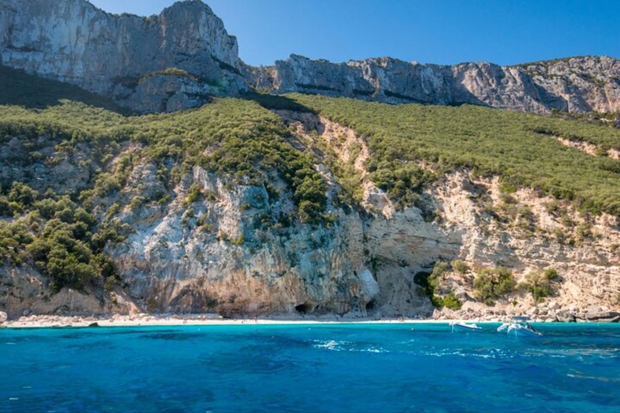 Da Cala Gonone: noleggio GOMMONE fino a 6 persone — 6