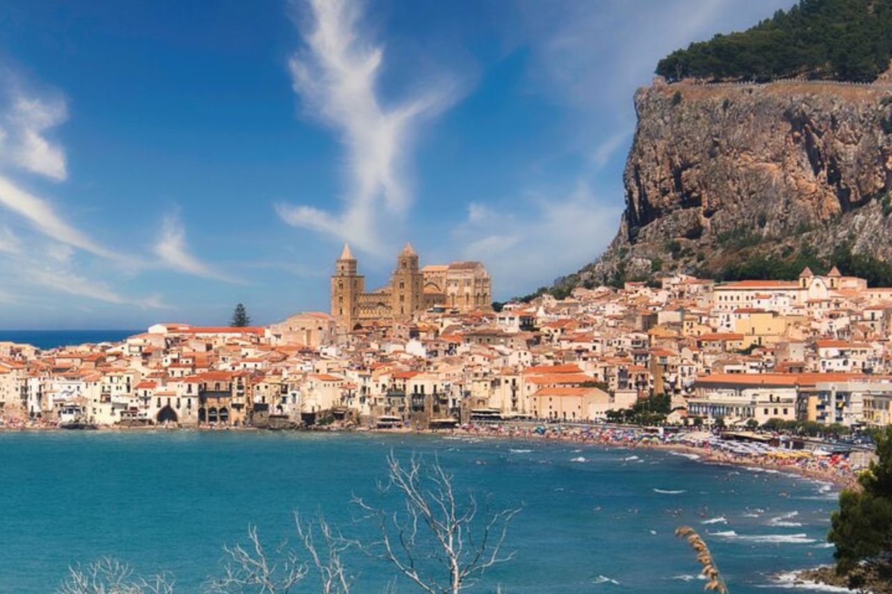 Tour a piedi di Cefalù con audio e guida scritta di un locale