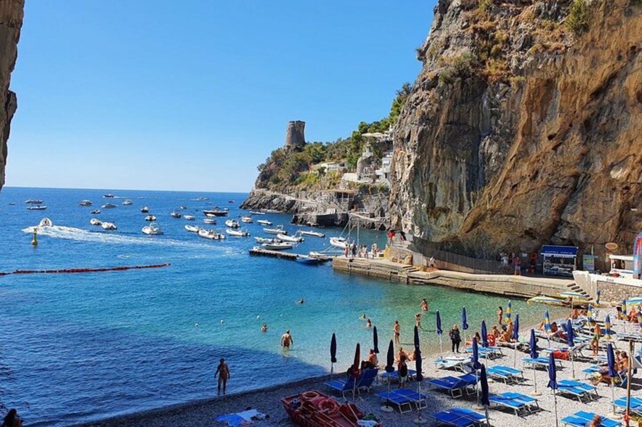 Tour in barca della Costiera Amalfitana per piccoli gruppi da Amalfi — 9