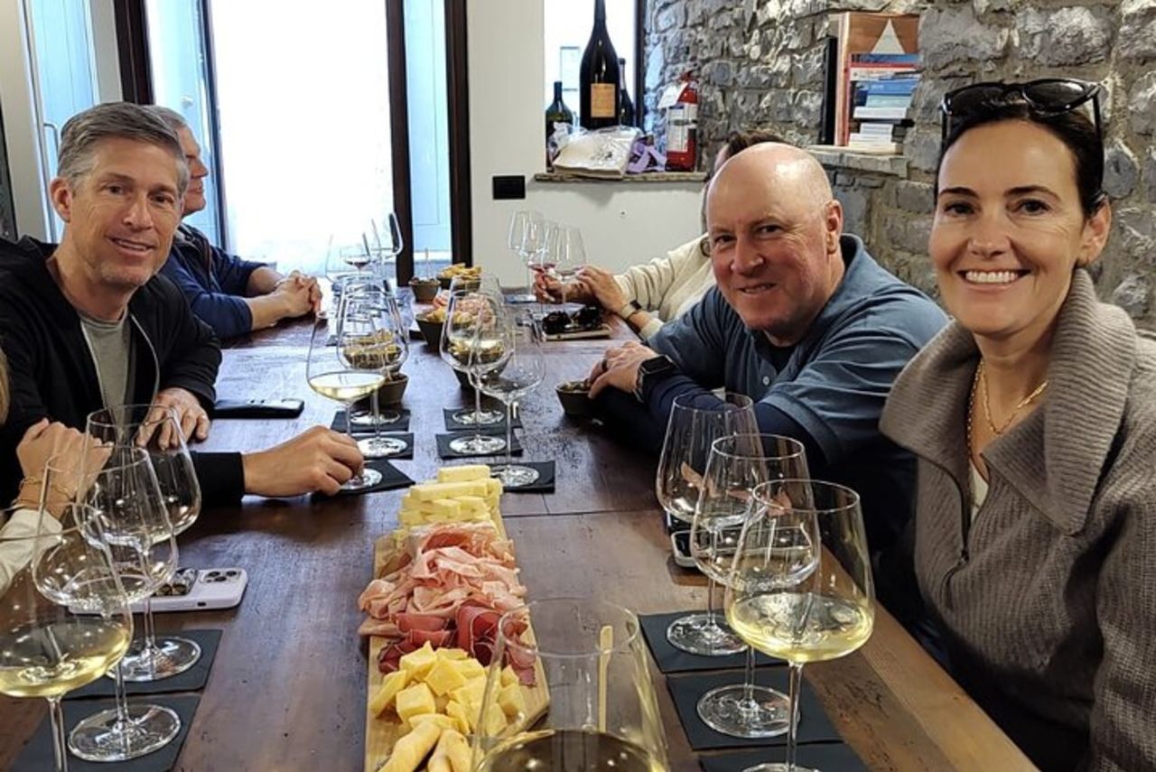 Varenna: tour guidato a piedi con degustazione di vini e cibi — 4