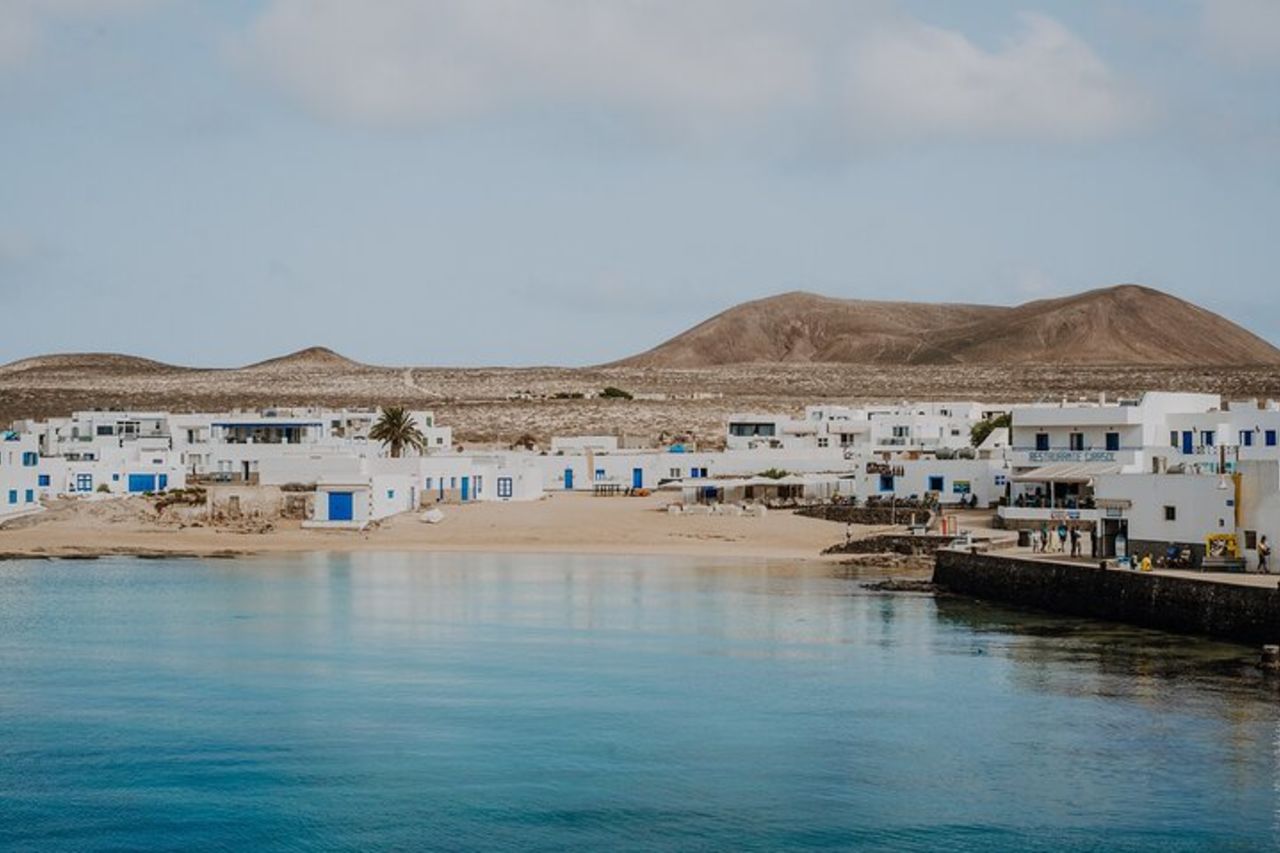 Lanzarote: crociera sull'isola La Graciosa con pranzo e attività acquatiche — 4