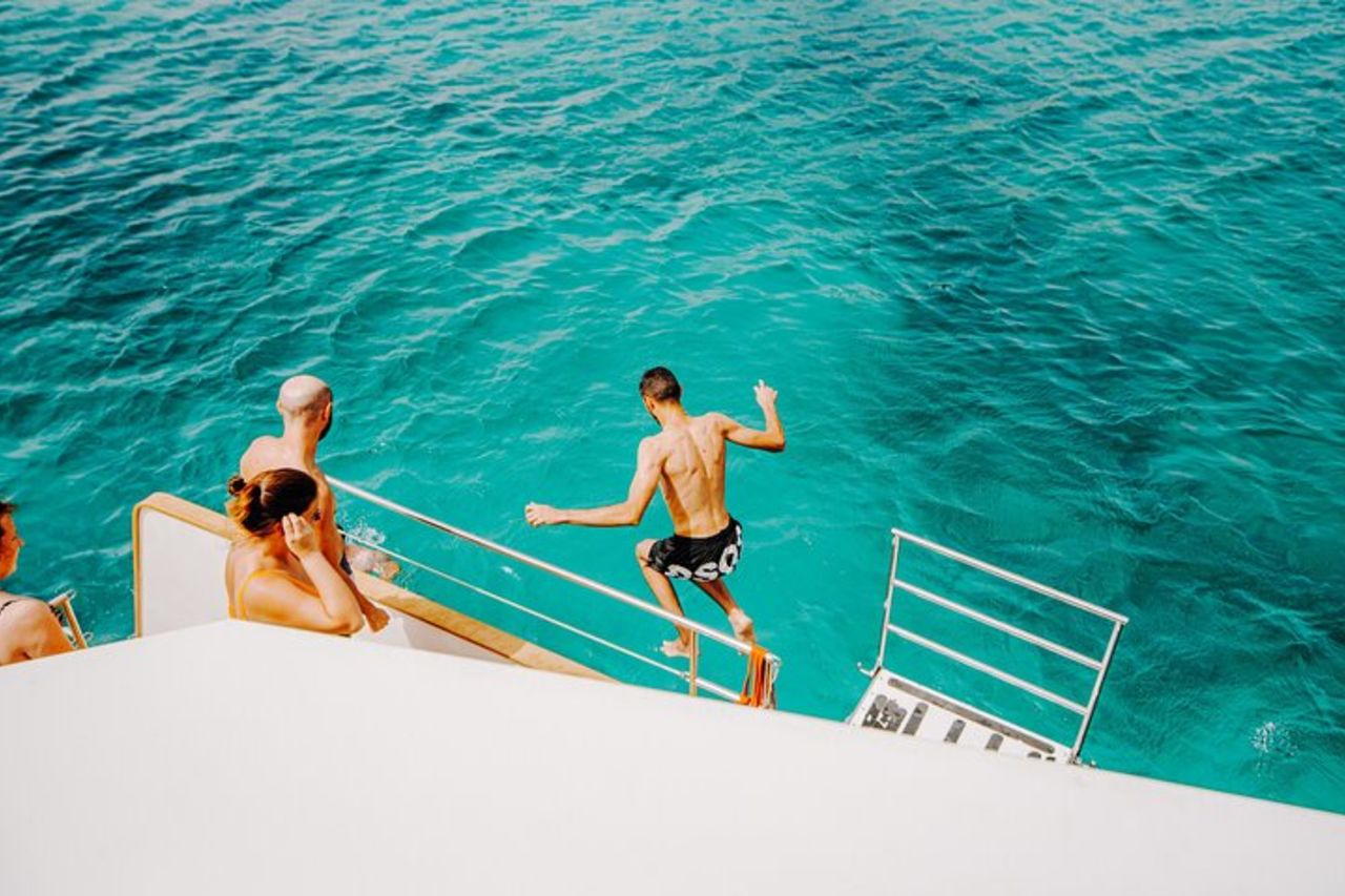 Lanzarote: crociera sull'isola La Graciosa con pranzo e attività acquatiche