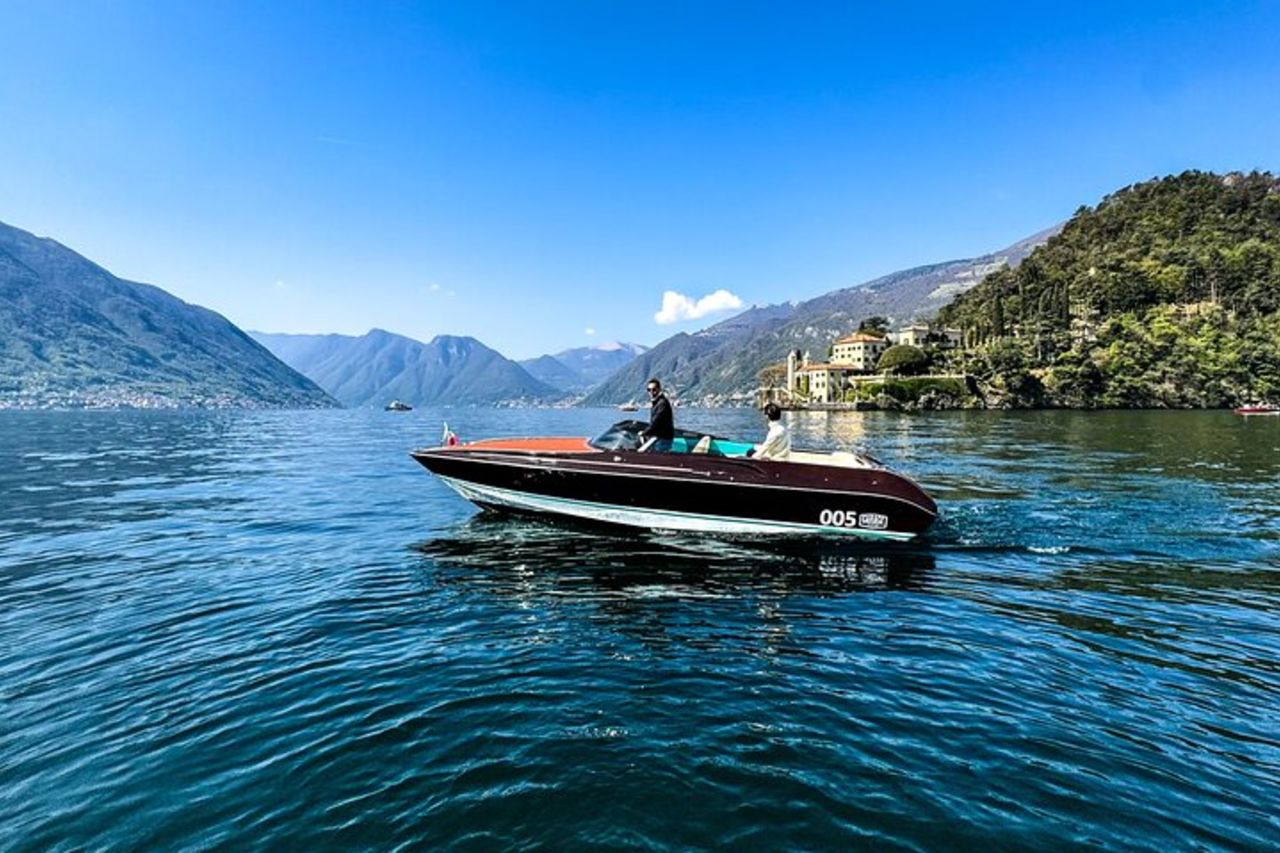 1H - 4H Tour Privato in Barca sul Lago di Como 6 pax — 5