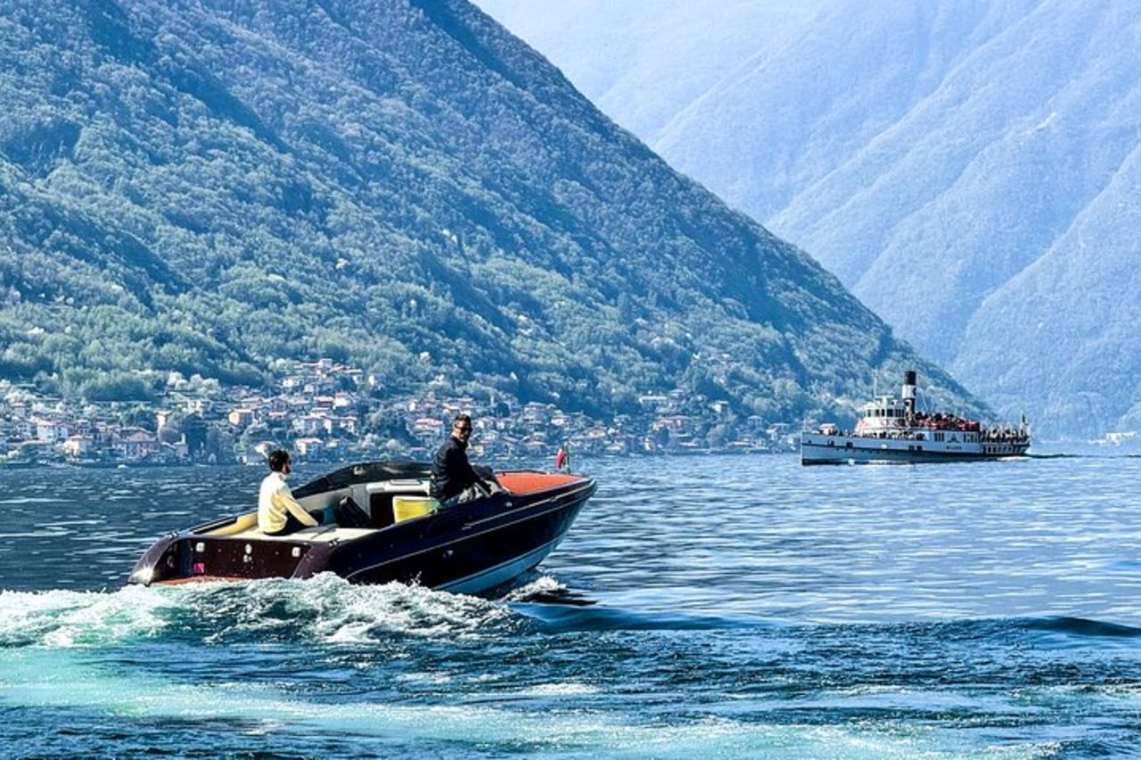 1H - 4H Tour Privato in Barca sul Lago di Como 6 pax — 3