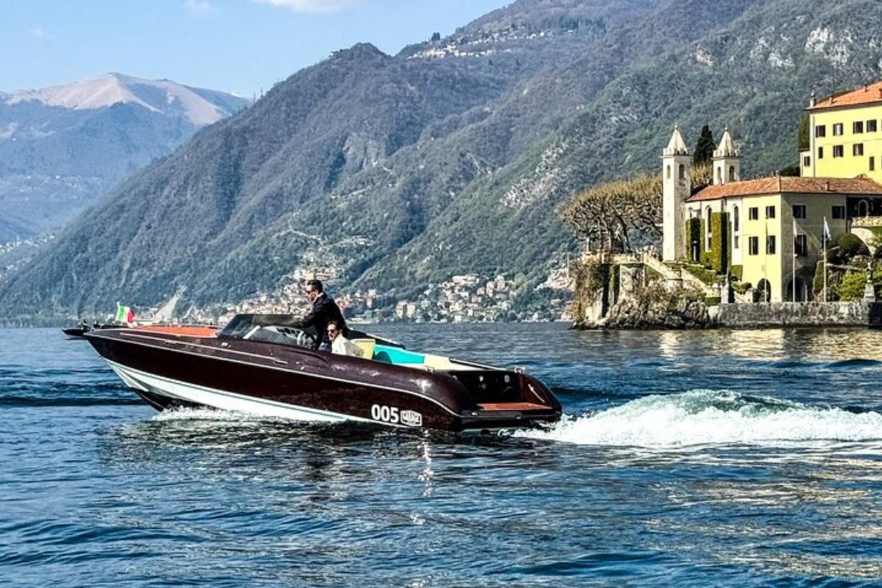 1H - 4H Tour Privato in Barca sul Lago di Como 6 pax — 9