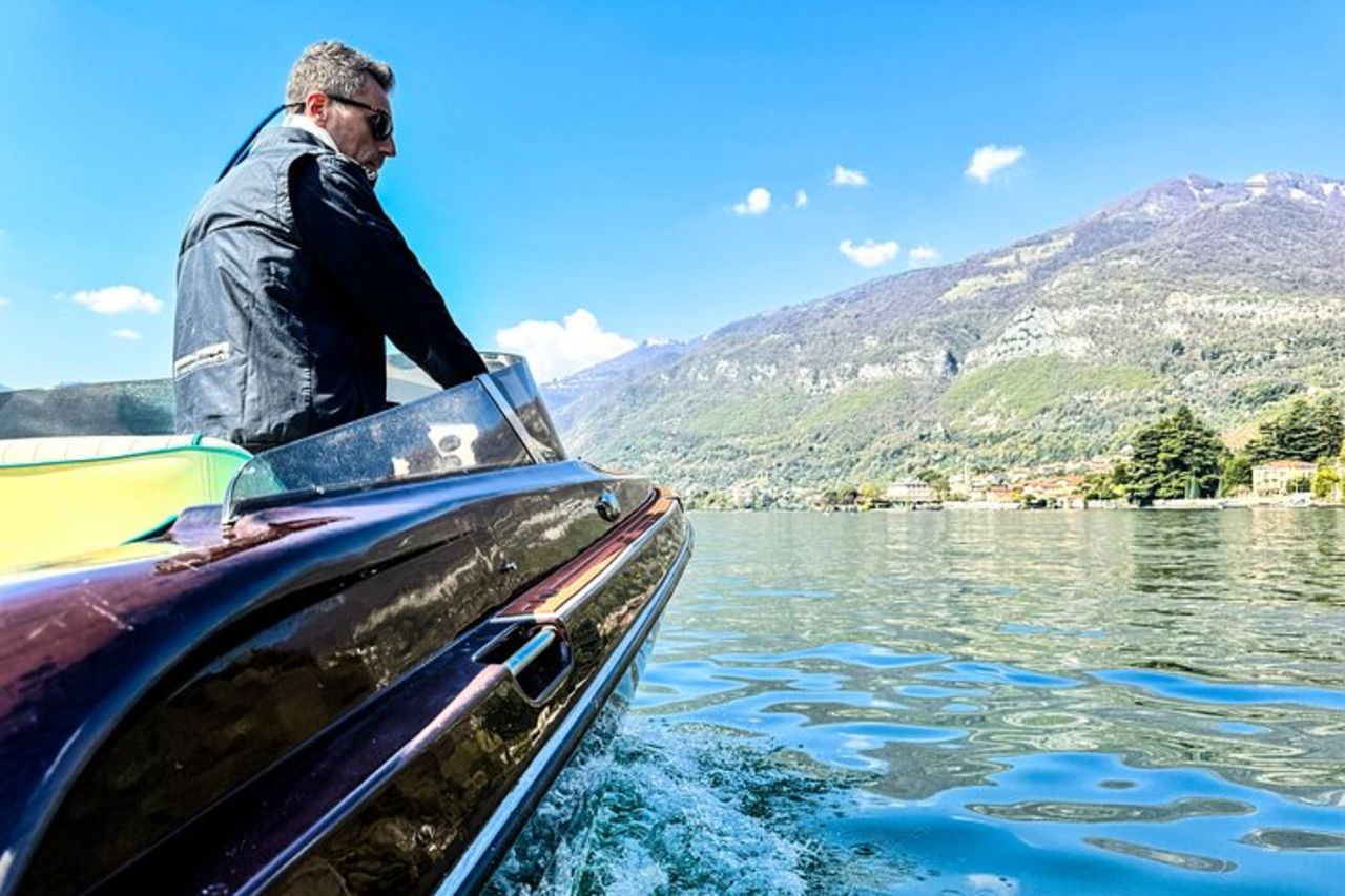 1H - 4H Tour Privato in Barca sul Lago di Como 6 pax — 8