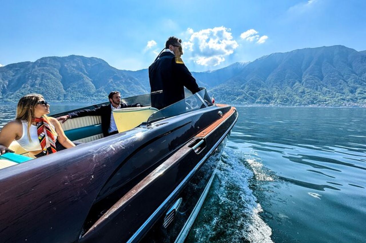 1H - 4H Tour Privato in Barca sul Lago di Como 6 pax — 7