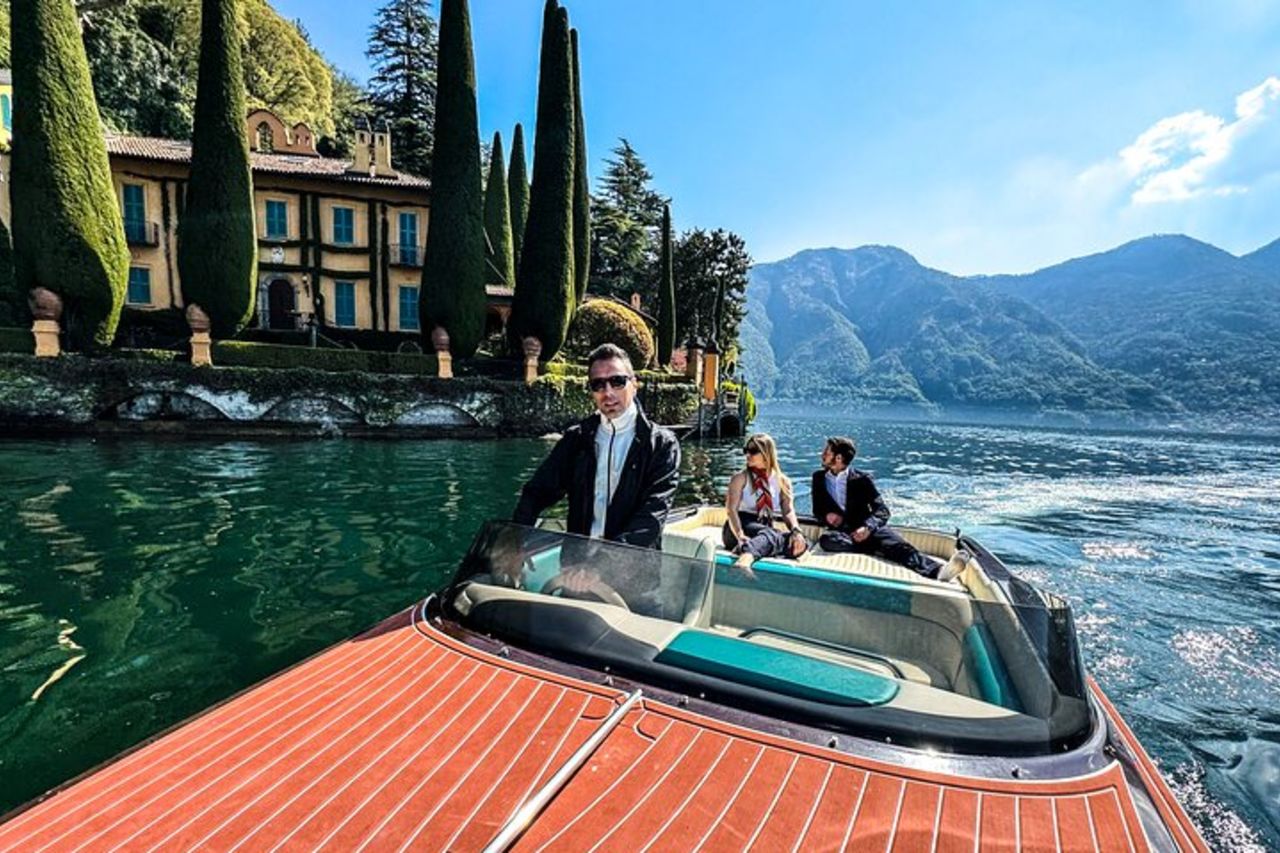 1H - 4H Tour Privato in Barca sul Lago di Como 6 pax