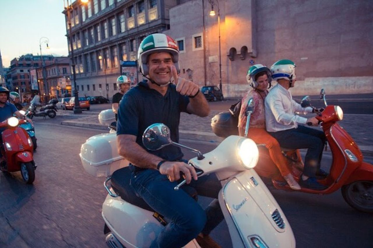 Roma su ruote: vivi la città con un tour in Vespa — 4