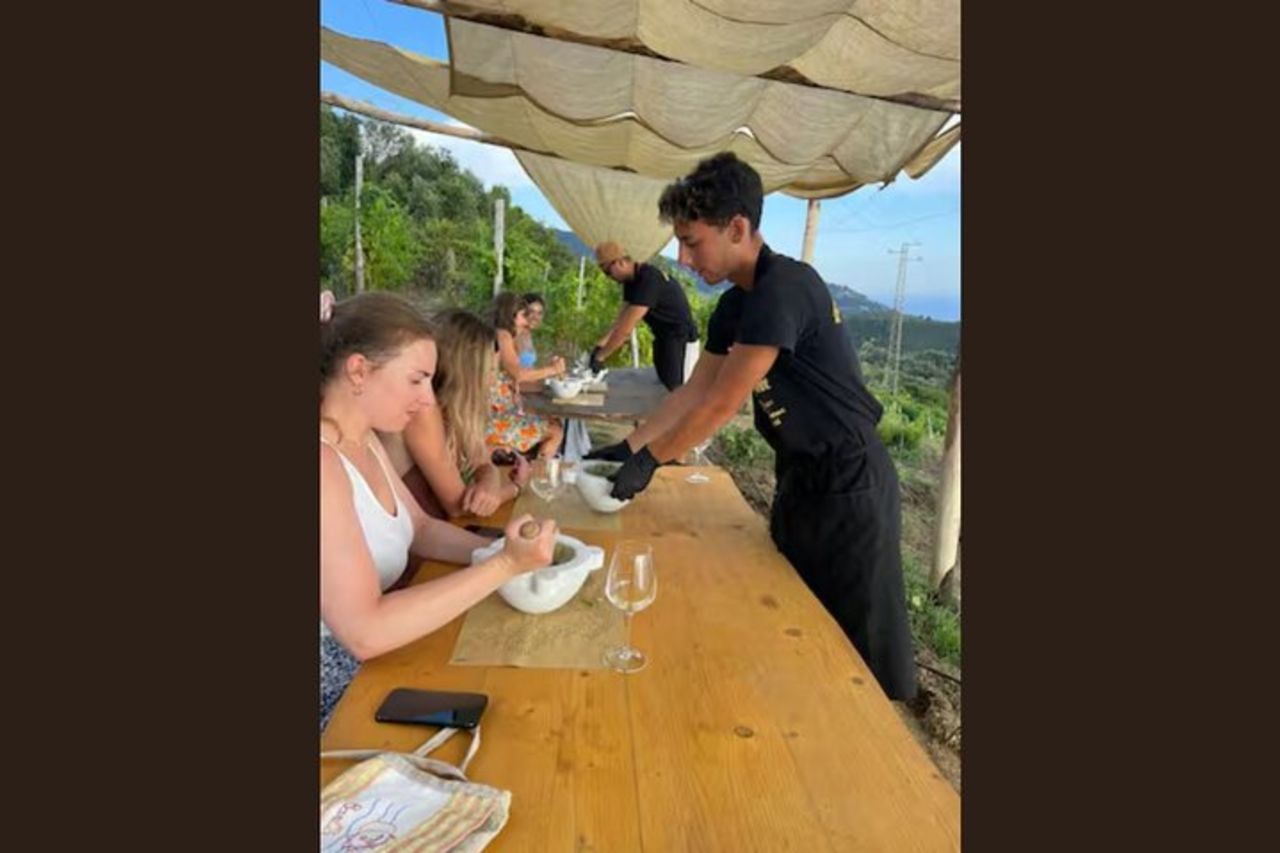 BarCa Winery Cinqueterre Trekking & Wine Tasting & Pesto Class
