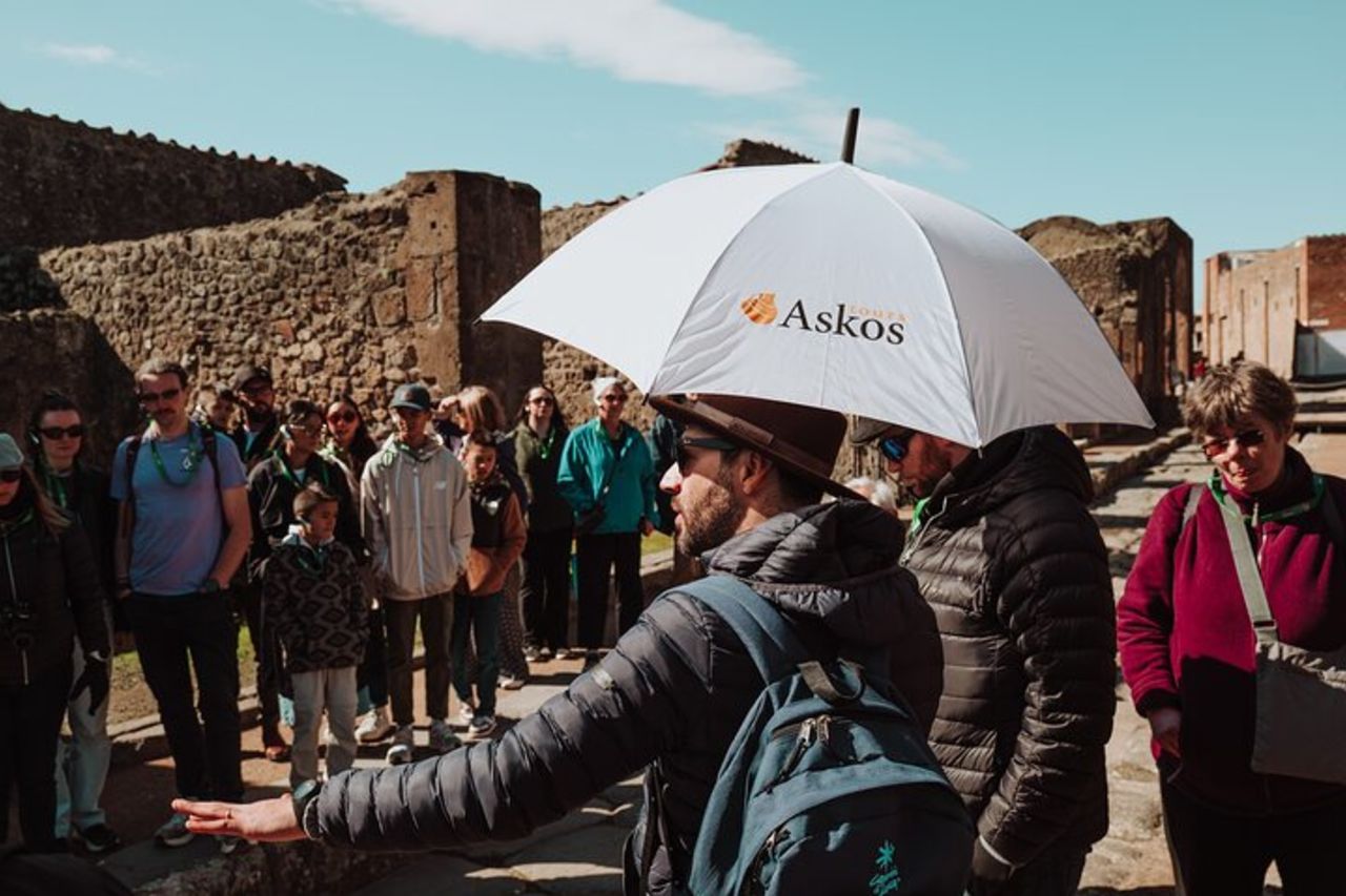 Tour di Pompei in un piccolo gruppo con un Archeologo — 4