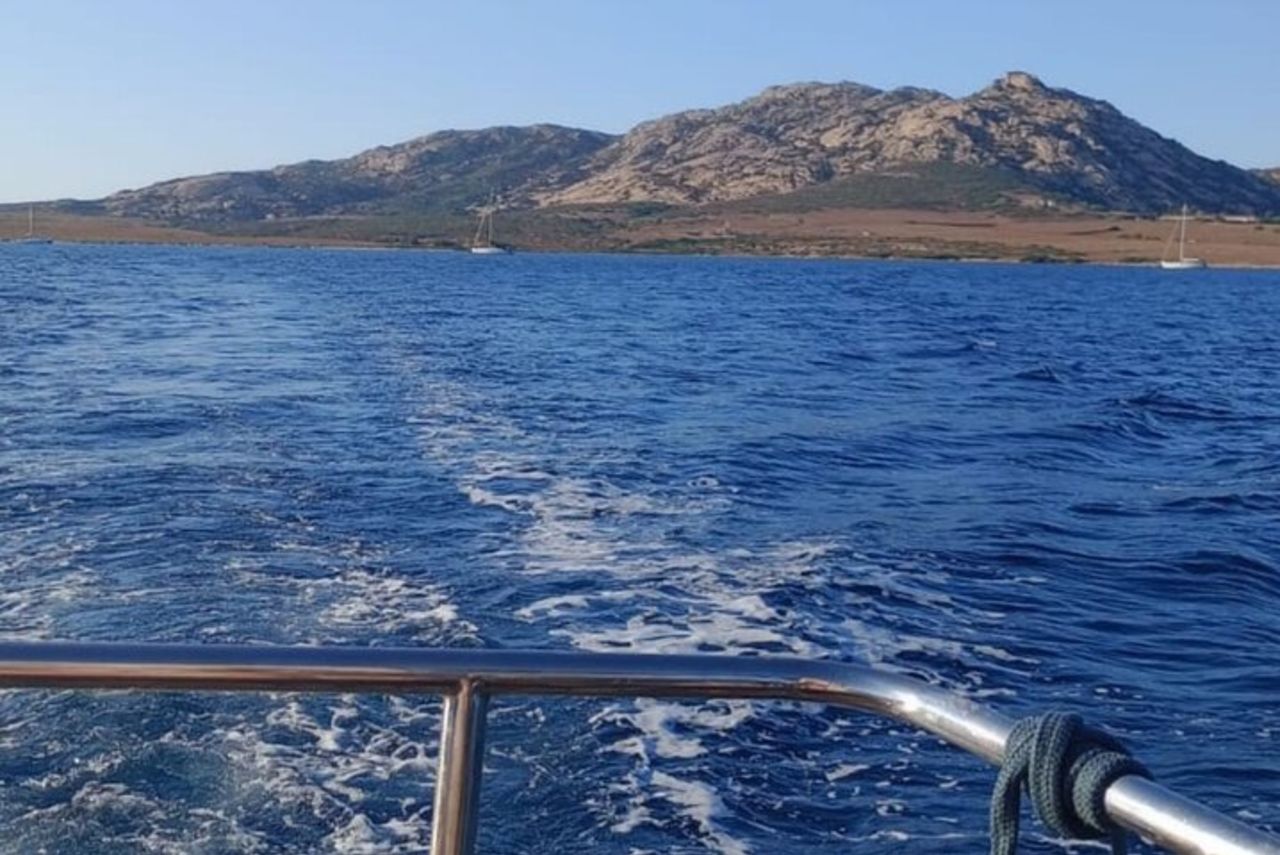 Asinara: Tour in barca nel parco nazionale con pranzo a bordo — 8