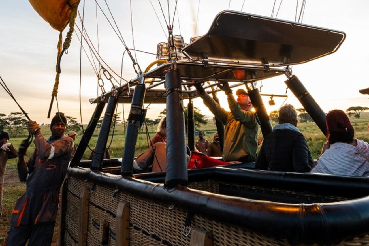 Volo in mongolfiera del Serengeti con colazione allo champagne — 9