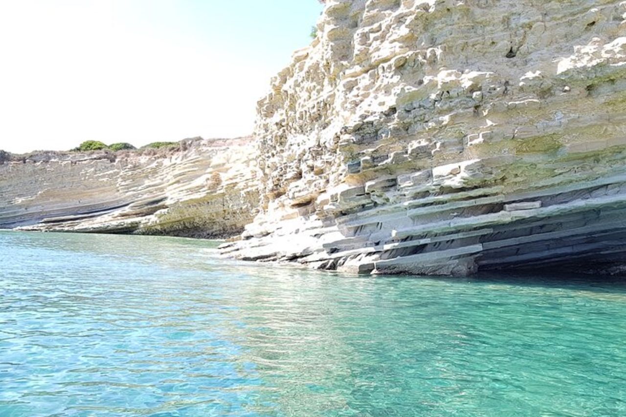 Syracuse: Giornata intera in barca privata a Capopassero con aperitivo. — 3