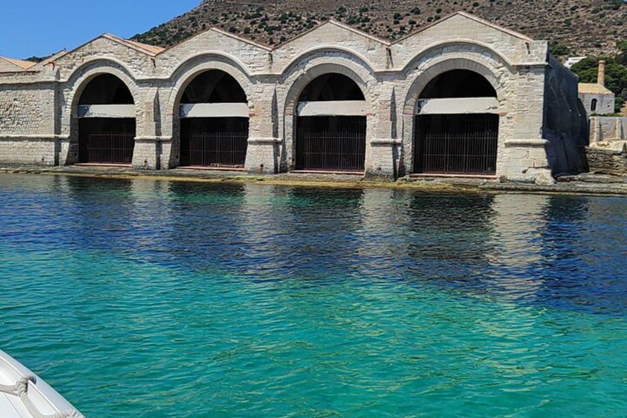 Da Marsala Tour giornaliero in gommone alle Isole Egadi — 7