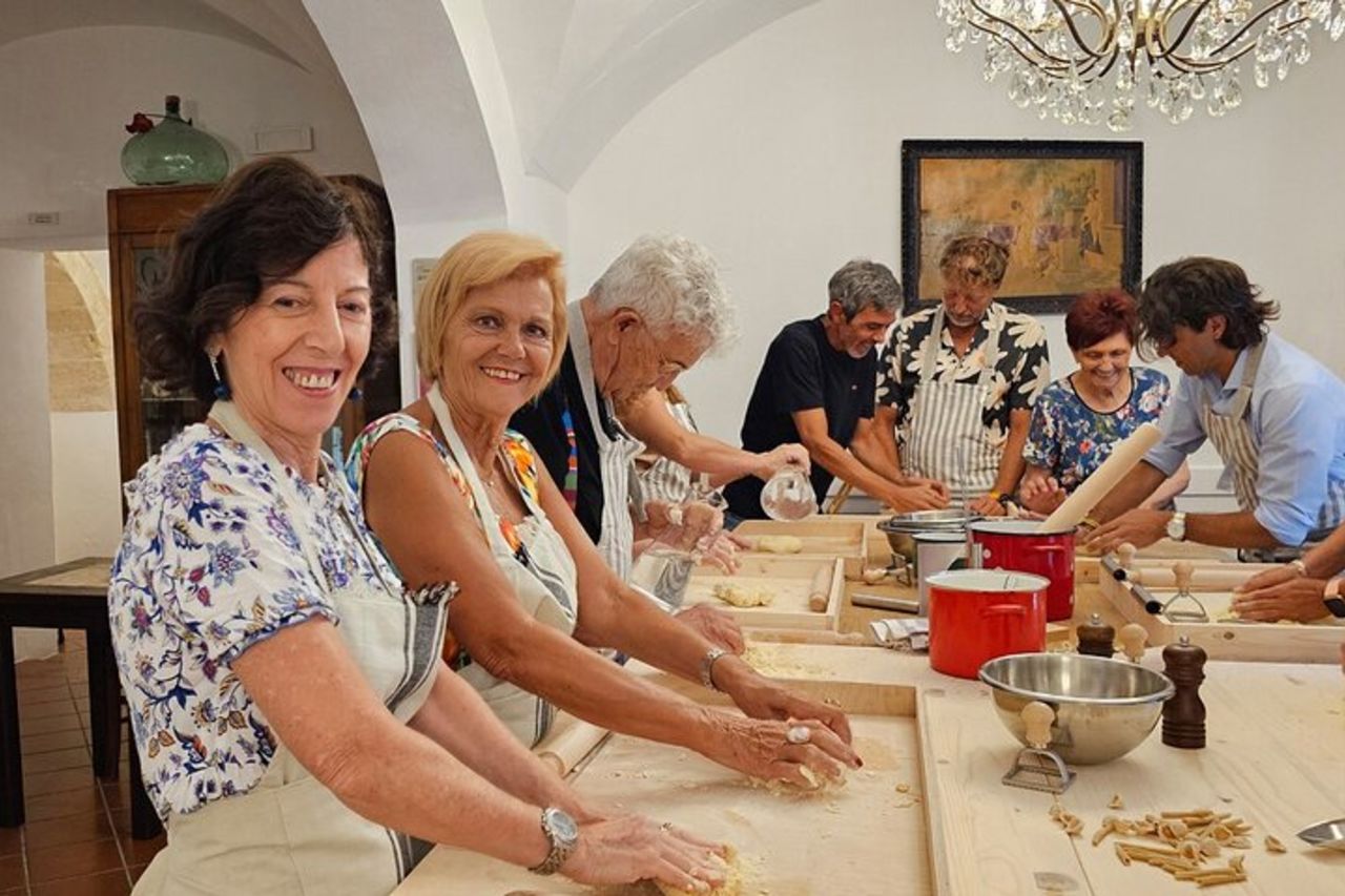 Corso di cucina tradizionale con pranzo nel centro storico di Lecce — 8