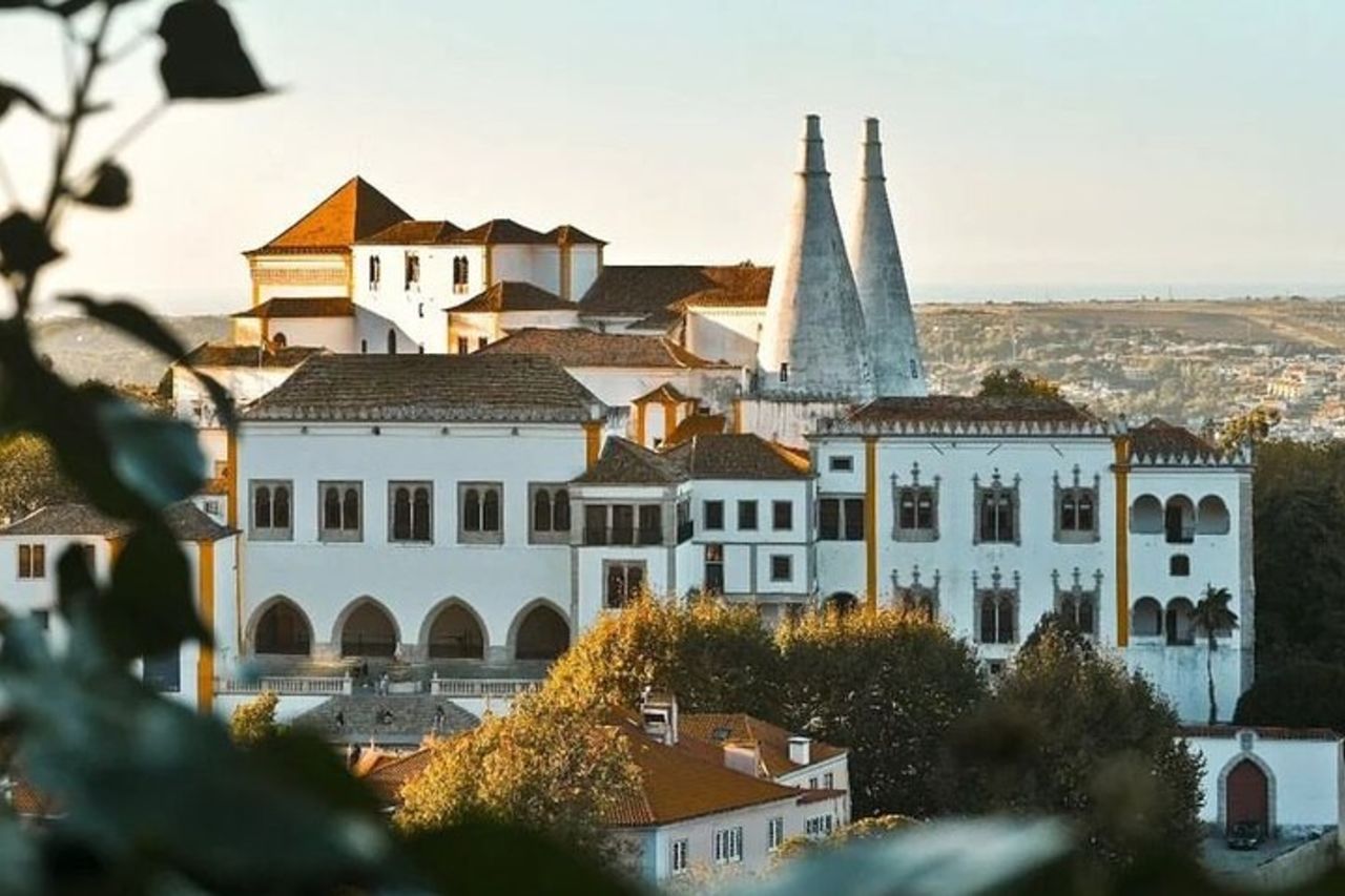 Lisbona: gita di un giorno a Sintra e Cascais con biglietto per il Palazzo Pena — 4