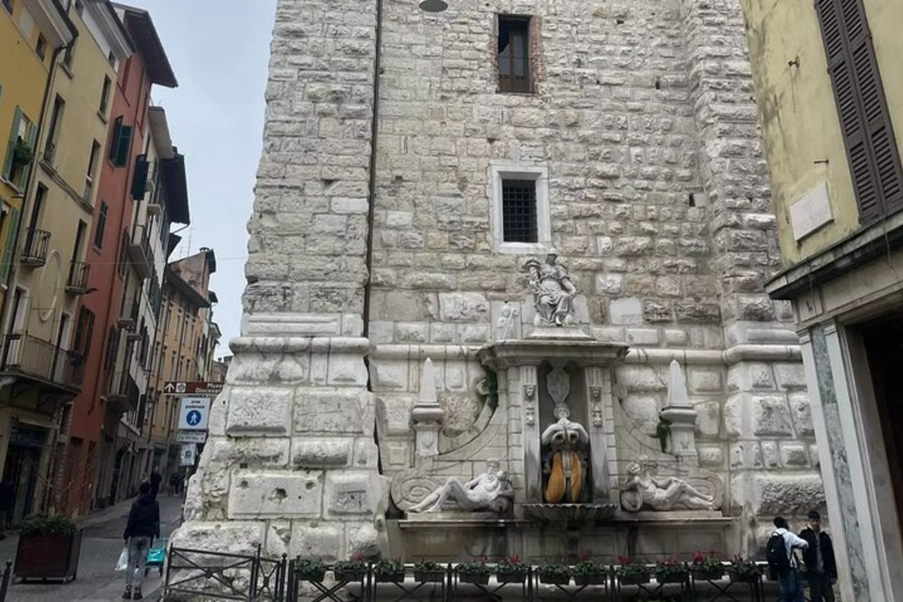 La Leonessa d'Italia: Un tour a piedi autoguidato di Brescia — 5