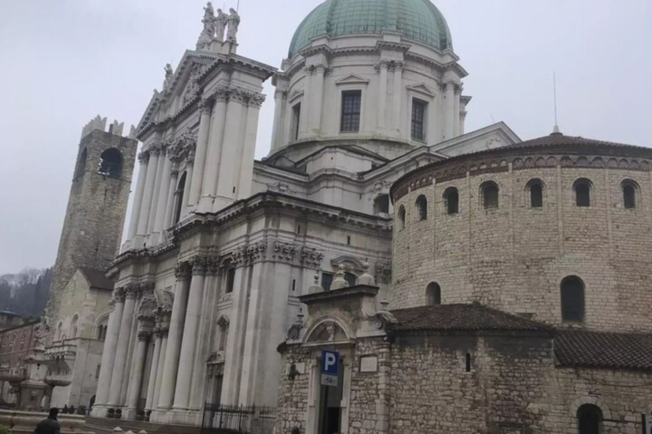La Leonessa d'Italia: Un tour a piedi autoguidato di Brescia — 4