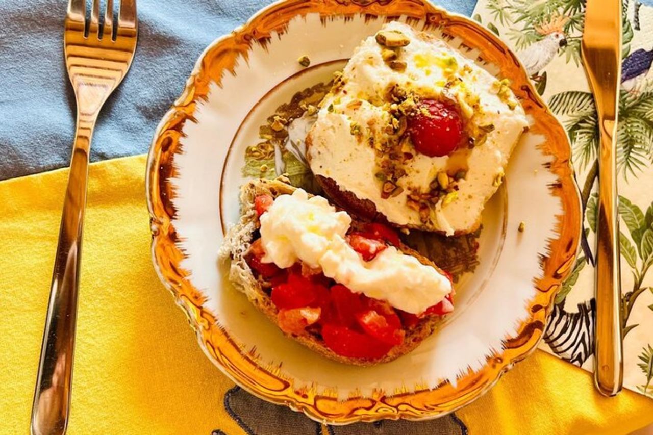 Degustazione di olio d'oliva con cibo locale sulle colline del Lago di Garda — 8