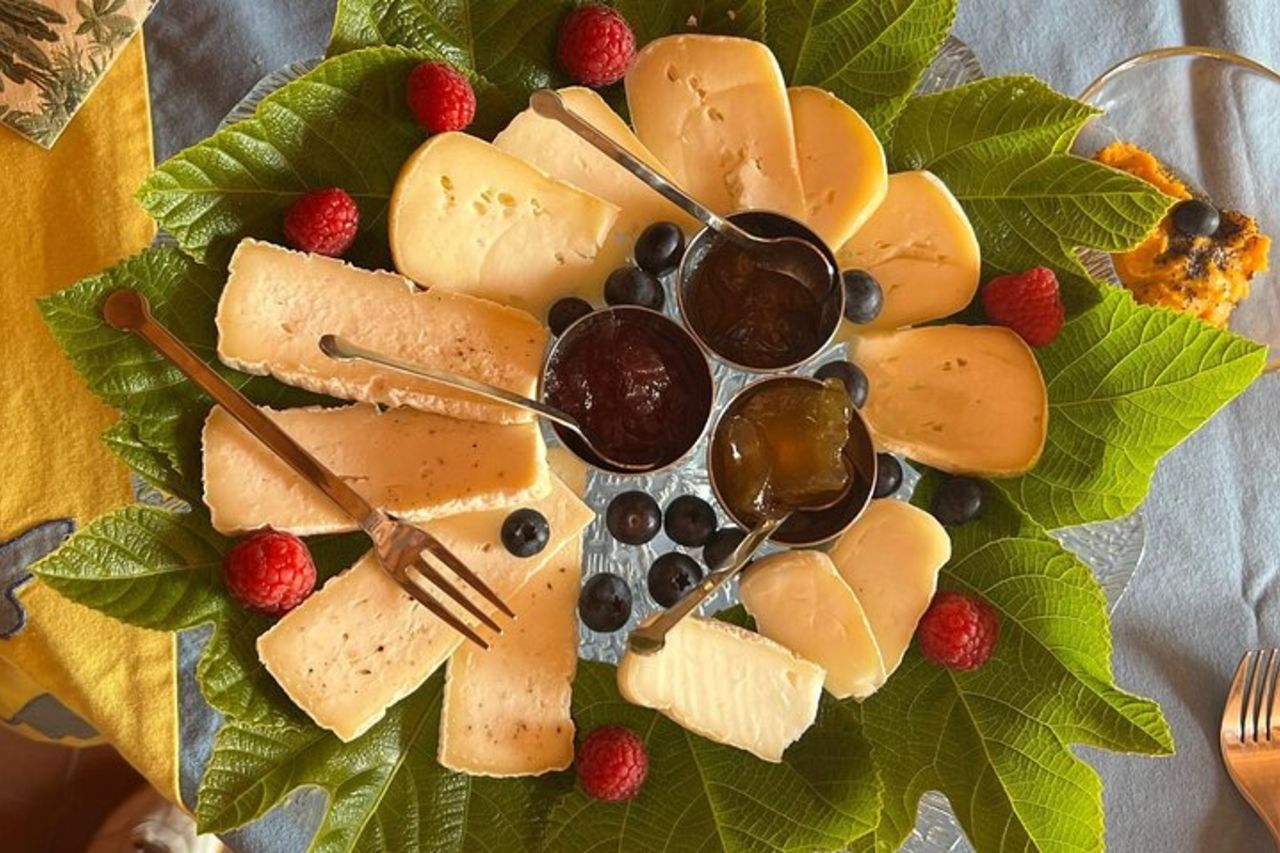 Degustazione di olio d'oliva con cibo locale sulle colline del Lago di Garda — 3