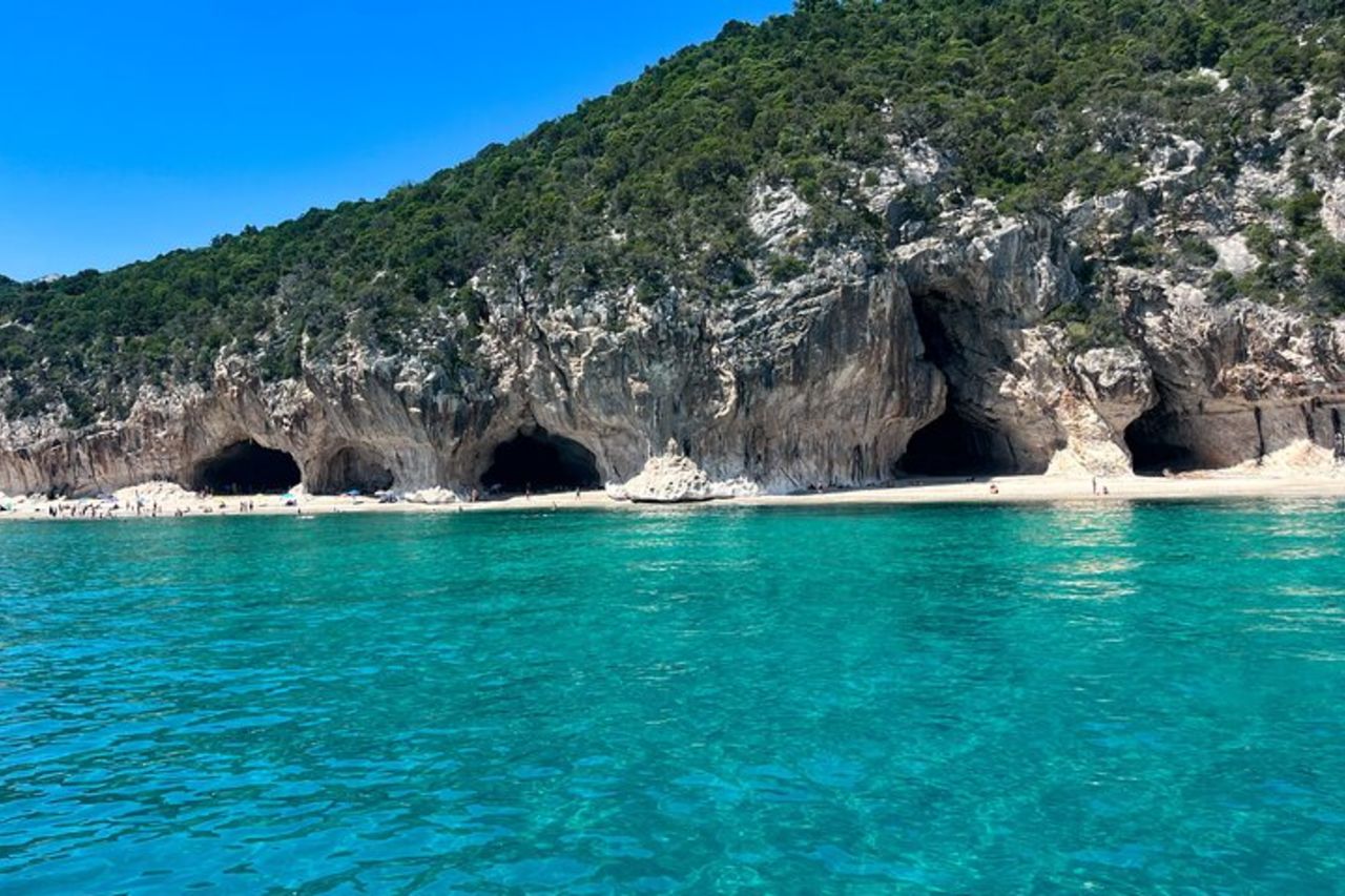 Tour Privato in Gommone della Costa di Baunei — 7