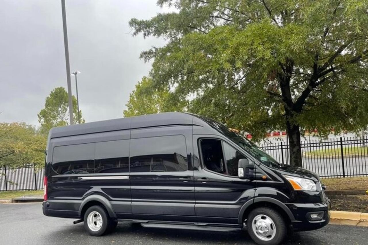 Luxury Car Service in Viareggio