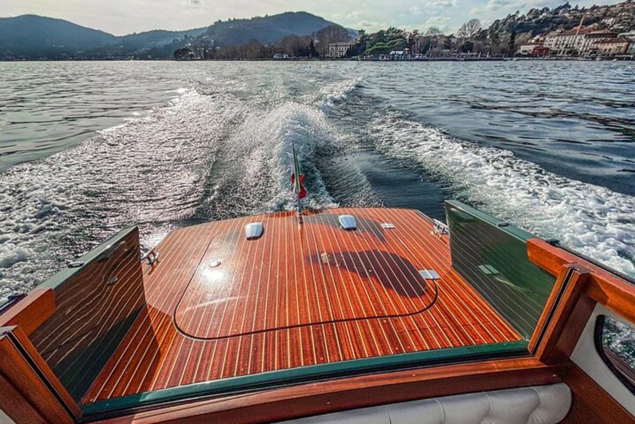 Lago di Como Tour Privato Barca di Legno & Glamour Italiano — 6