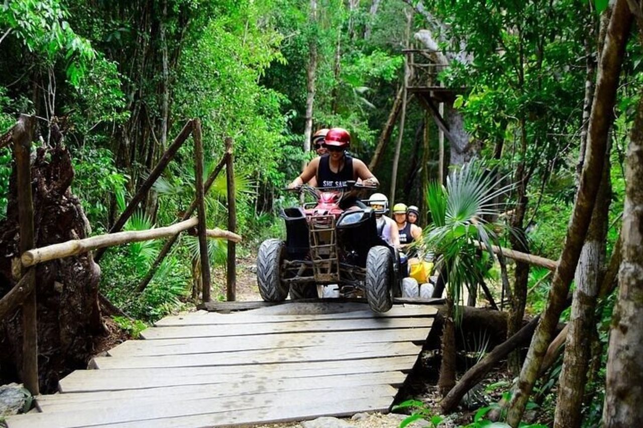 Avventura a Cancun con ATV, cavalli, zip line e cenote