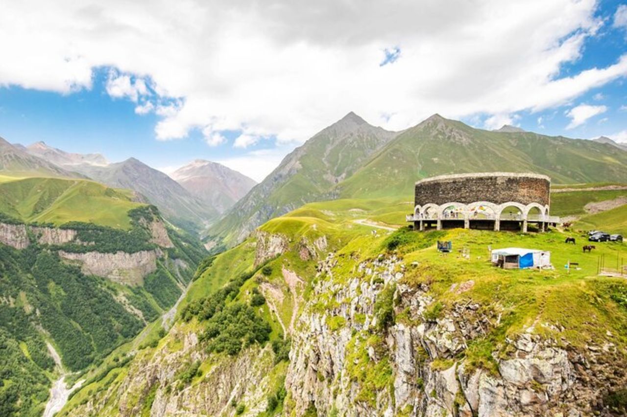 Gita di un giorno a Gudauri e Kazbegi incluso 4WD — 9