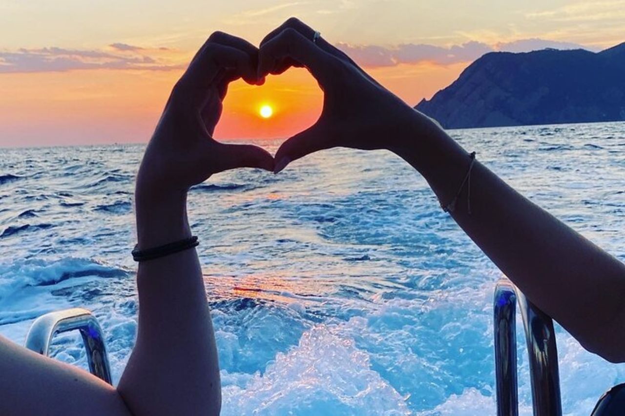 Tour in barca al tramonto delle Cinque Terre per piccoli gruppi con prosecco e nuoto — 3