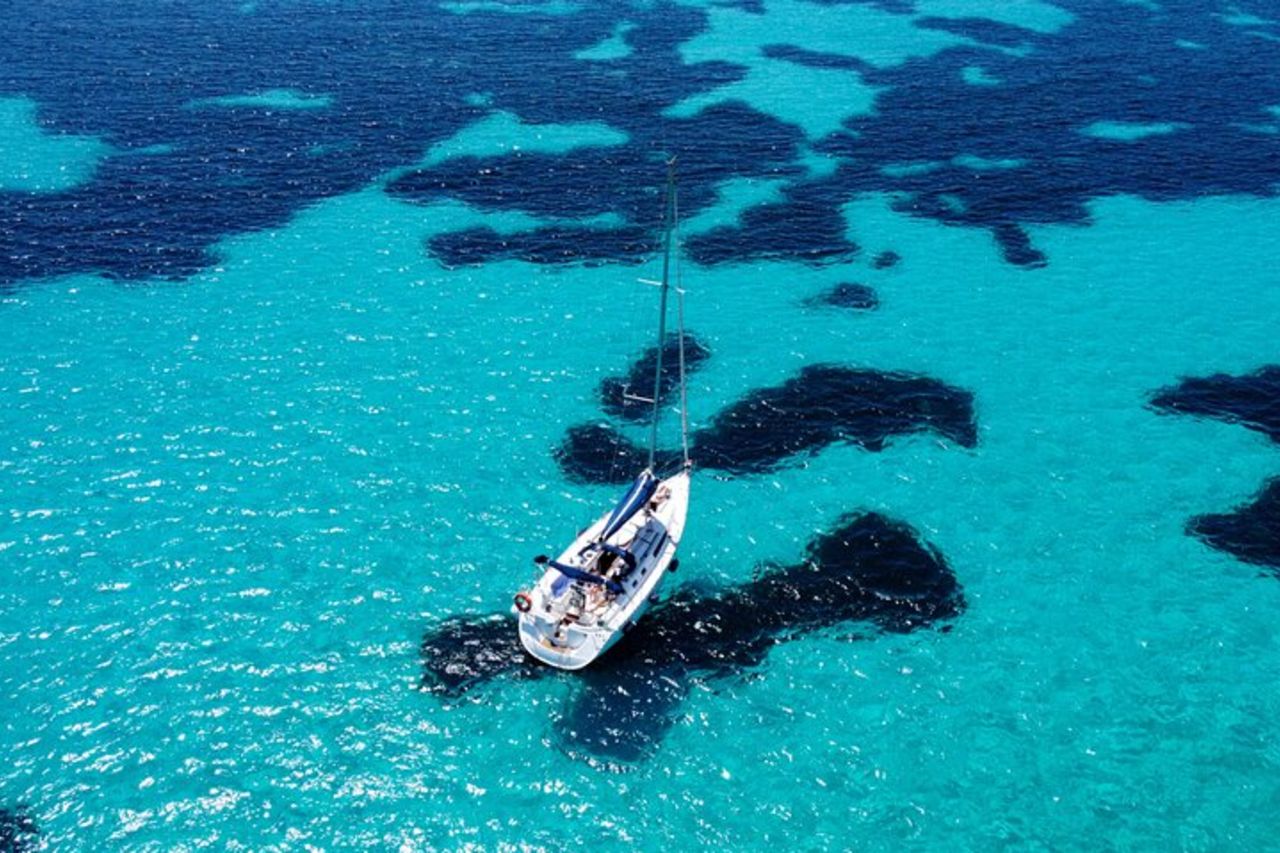 Tour in Barca a Vela di un'Intera Giornata alle Isole Egadi — 2