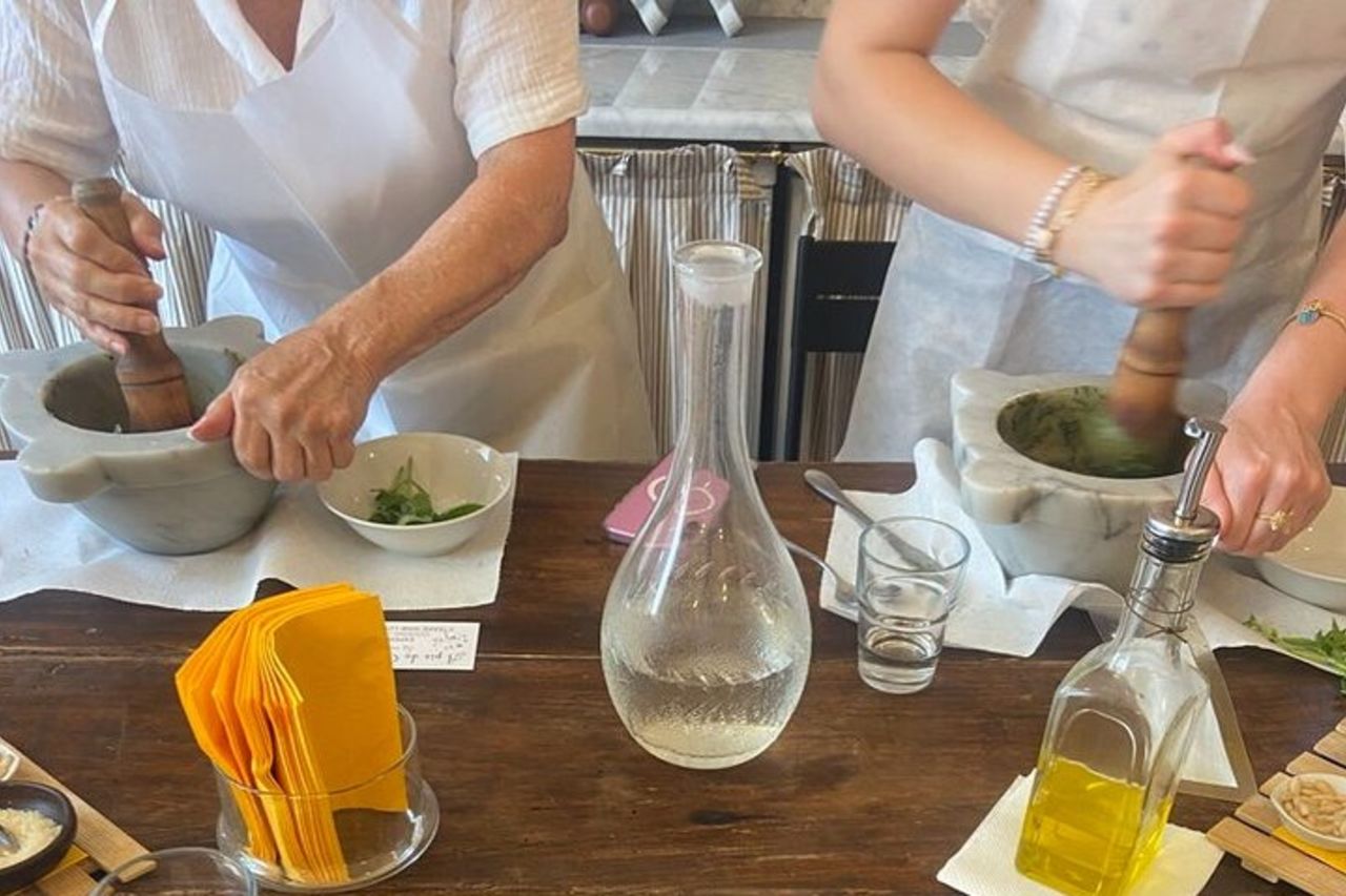 Cinque Terre: Corso di Pesto con Degustazione di Focacce a Manarola — 2