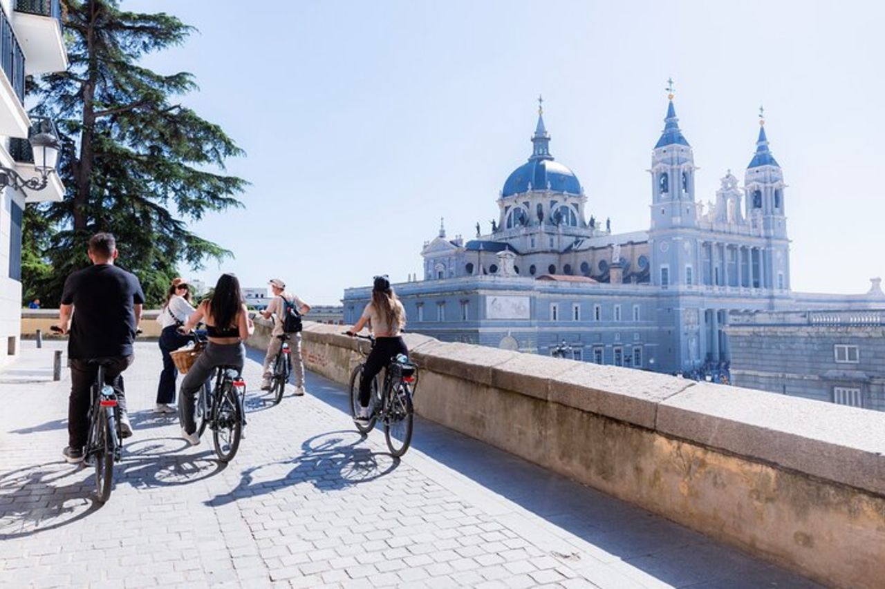 Tour in bicicletta dei punti salienti di Madrid — 9