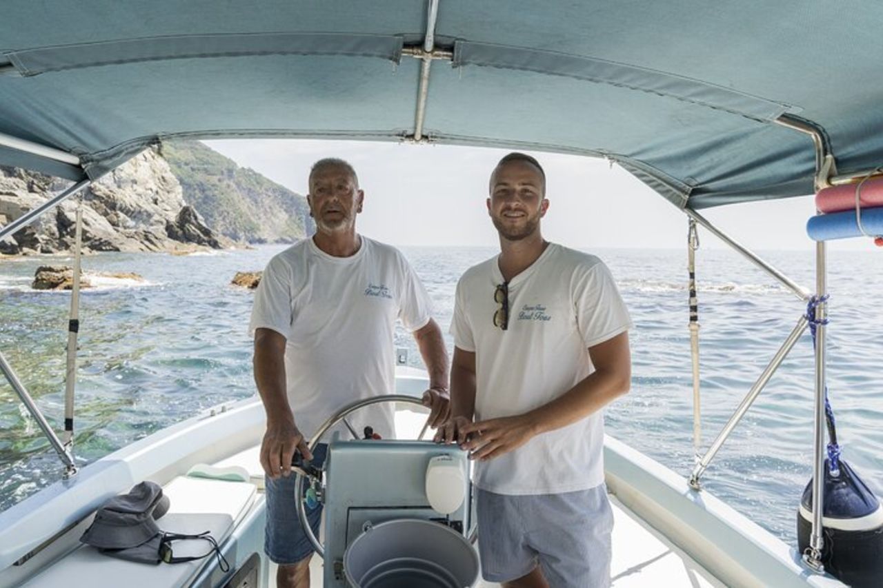 Tour in barca di gruppo al tramonto alle Cinque Terre — 7