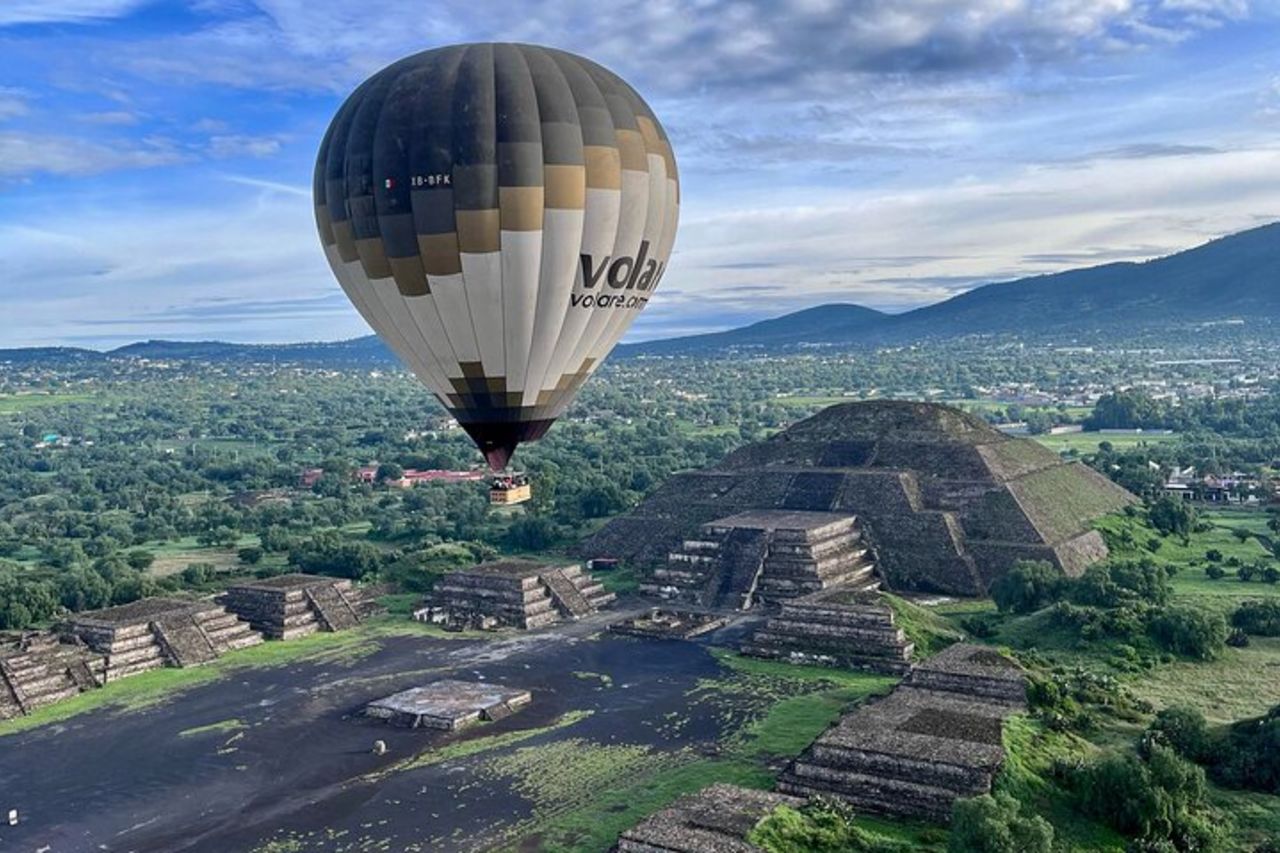 Volo in mongolfiera di Teotihuacan da Città del Messico / Volare — 3