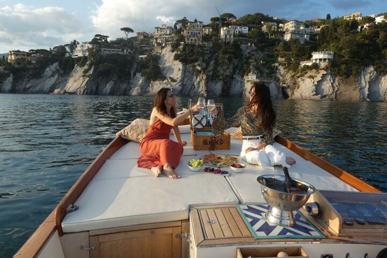 Sunset tour Privato in Barca con Aperitivo a Portofino 3 ore