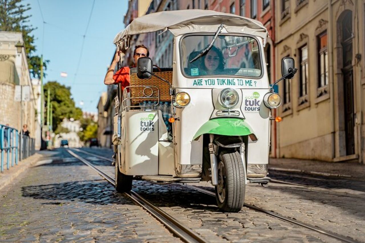 Tour privato Eco Tuk Tuk attraverso il cuore della città — 6