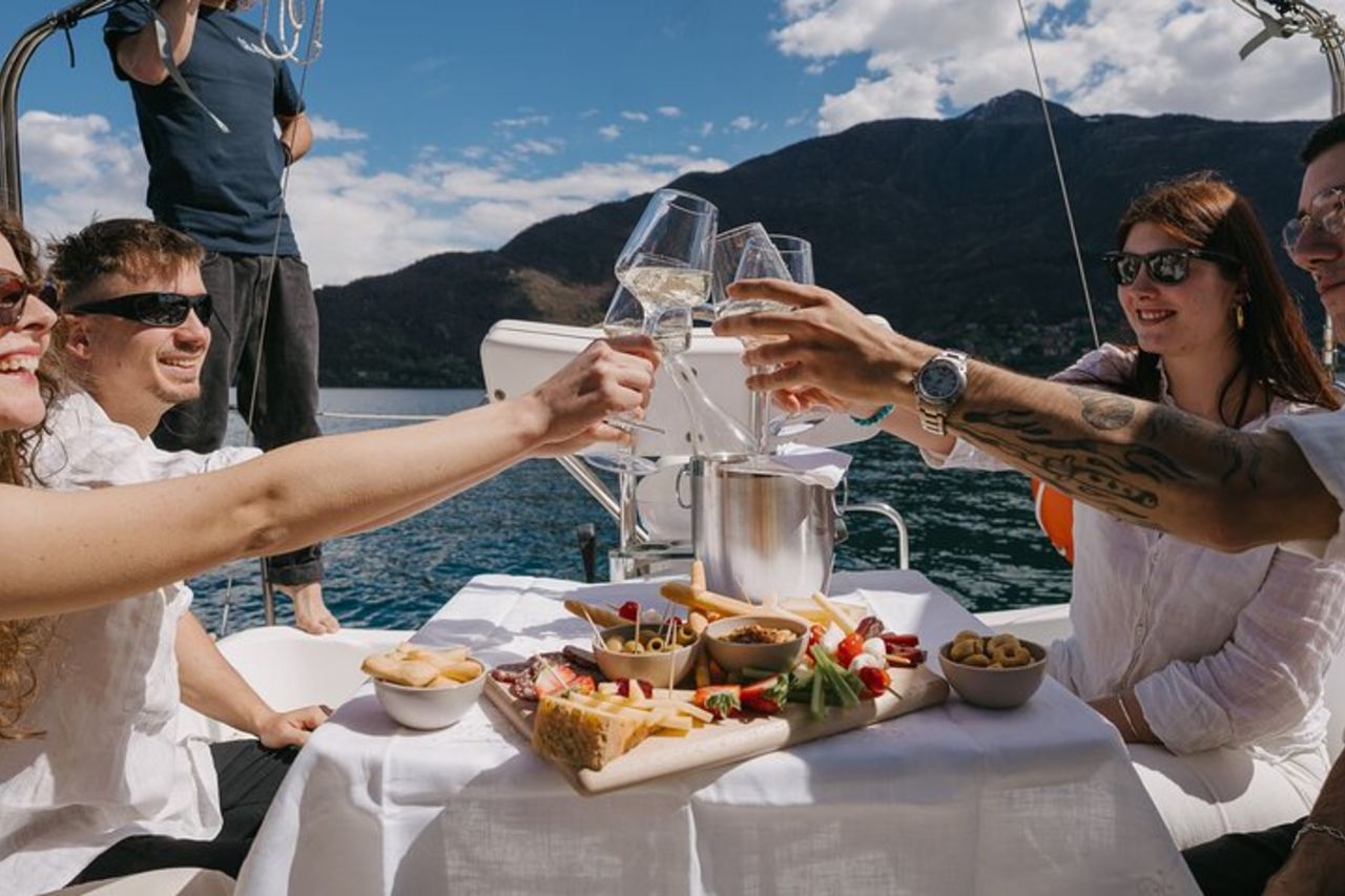 Lago di Como Tour privato in barca Aperitivo & Prosecco incluso — 2